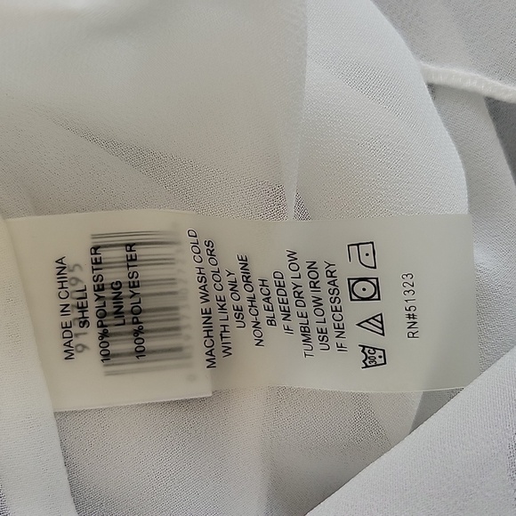 Vince Camuto XS sleeveless blouse sheer black and white abstract design - Picture 4 of 4